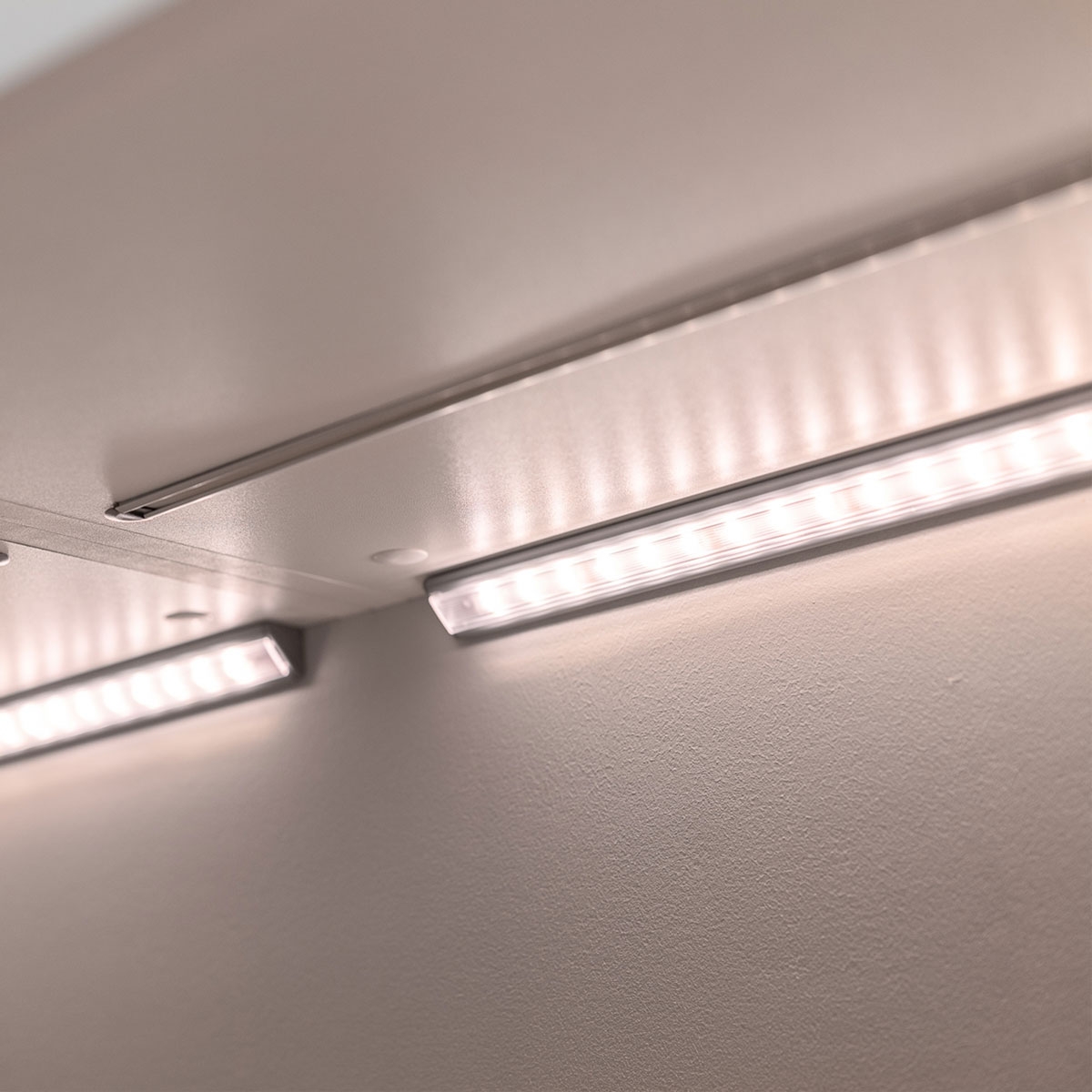 Eclairage LED réglette d'angle - L. 40 cm