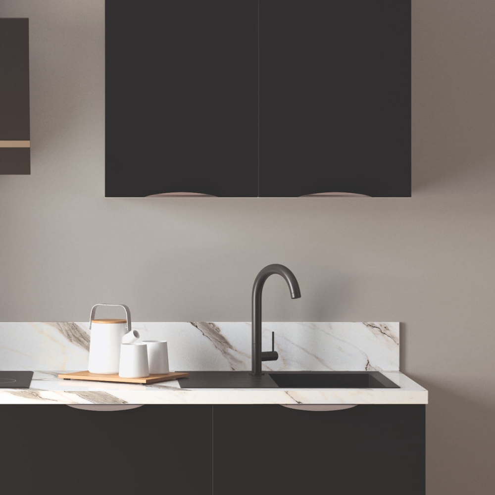 Cuisine complète Noir mat 240 cm avec meuble colonne - Avec Plan de travail et Crédence