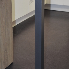 Pied carré inox pour plan de travail cuisine